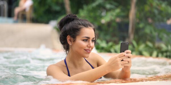 How to Tell If She Likes You Over Text